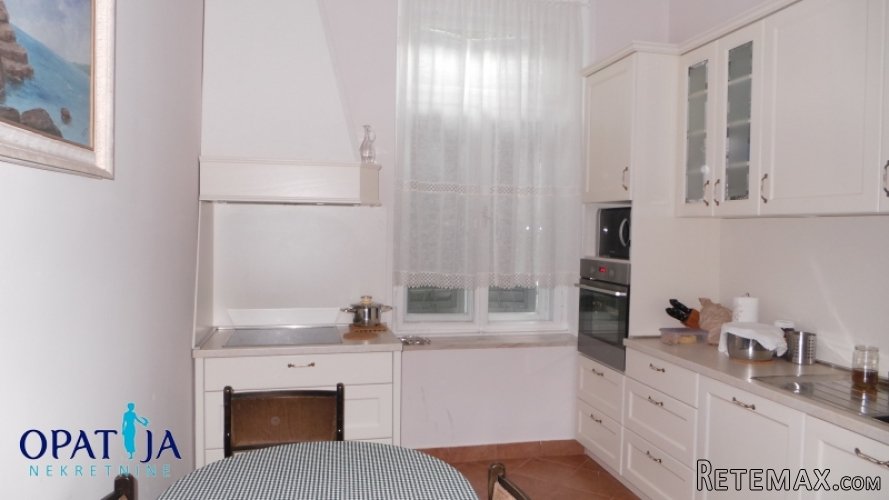 Opatija-gospodska etaža vile na atraktivnoj lokaciji 180 m2
