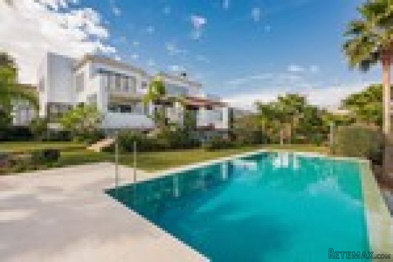 5 Bedrooms - Villa - Malaga - For Sale