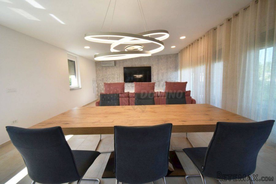 Luksuzni penthouse s krovnim bazenom i otvorenim pogledom.. - 8