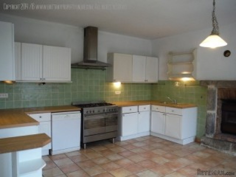 Spacious 4 bed in village, family home.. - 2