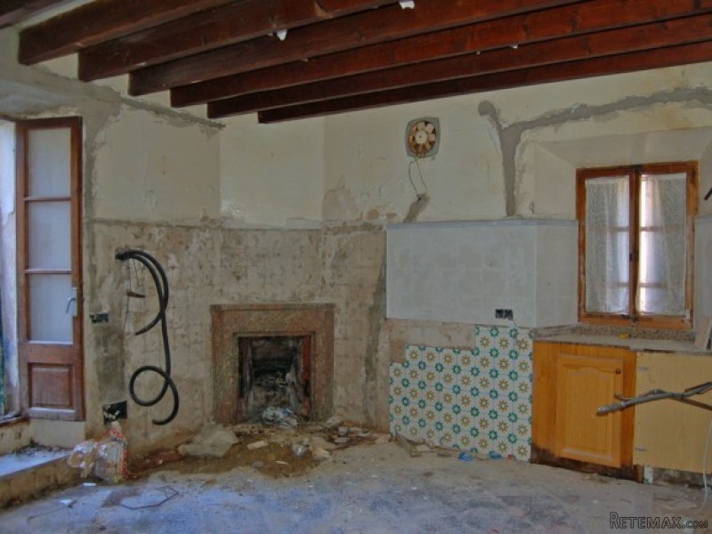 Town House To Be Reformed In Alaro - 2