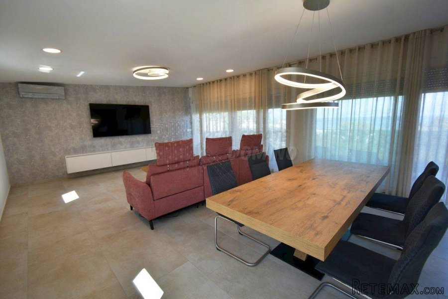 Luksuzni penthouse s krovnim bazenom i otvorenim pogledom.. - 10