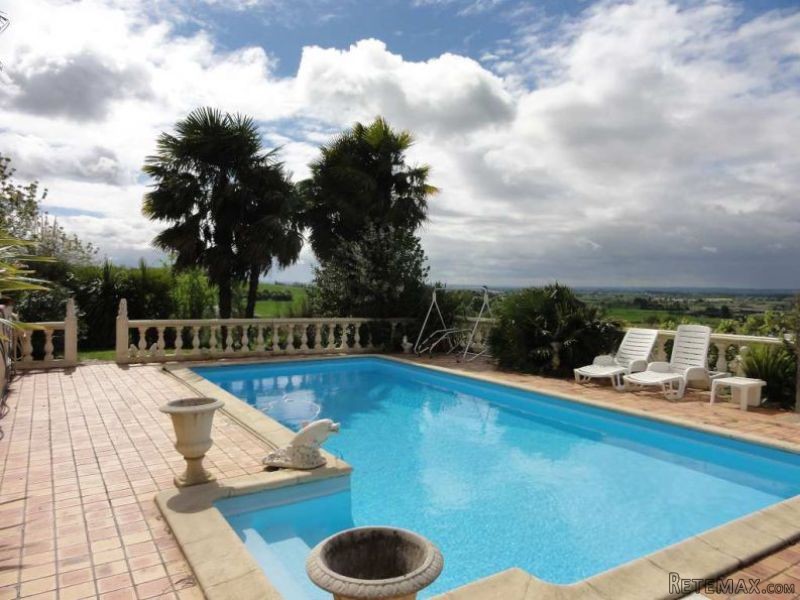 Villa with Pool For Sale