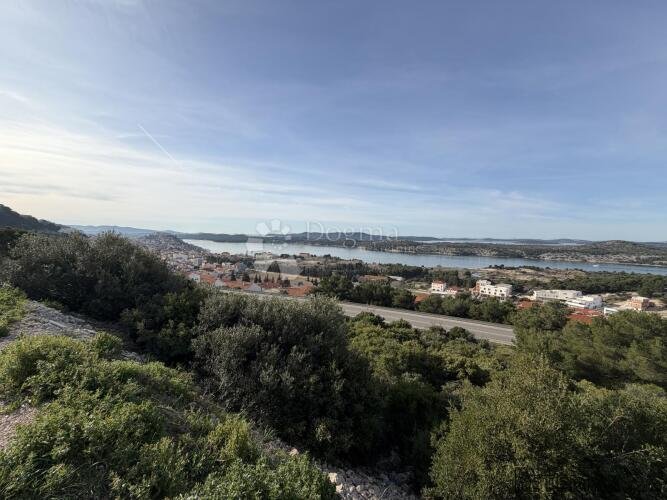 ZA INVESTITORE - ŠIBENIK- GRAĐEVINSKO ZEMLJIŠTE SA POGLEDOM - 2