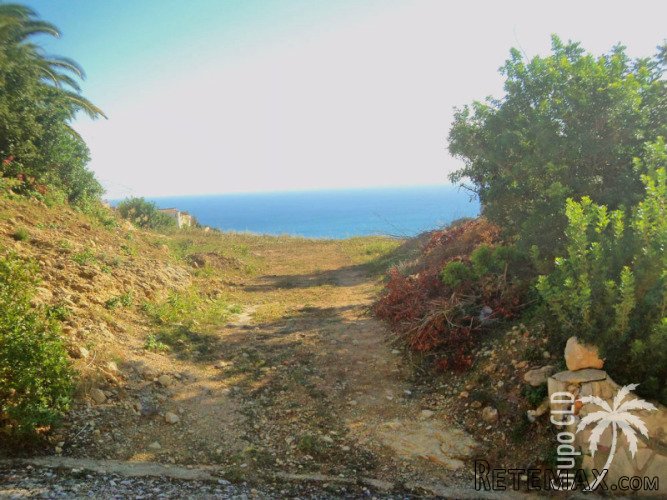 Building plot near the seafront with superb sea views. - 3