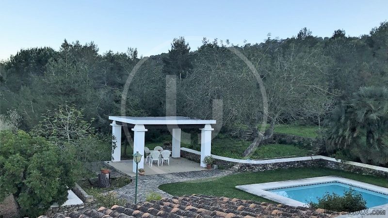 Finca, big land and separate studio..