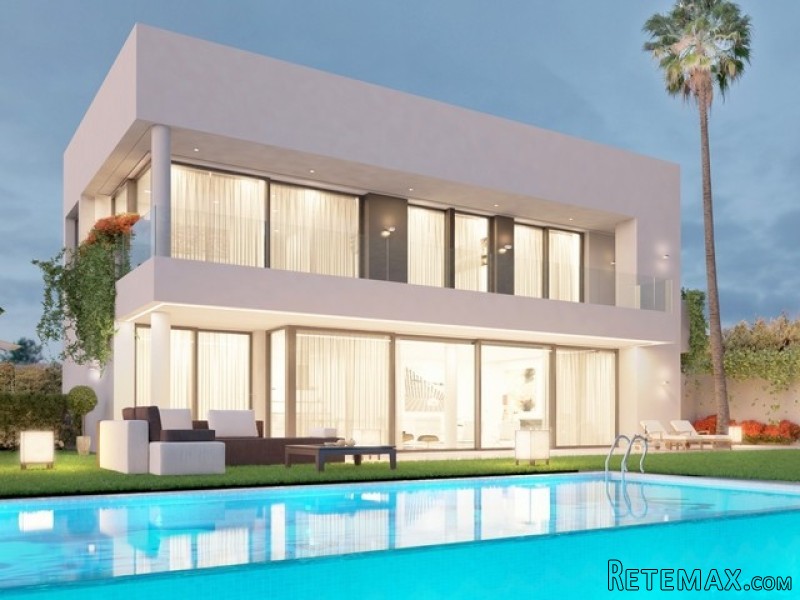 4 Bedrooms - Villa - Malaga - For Sale