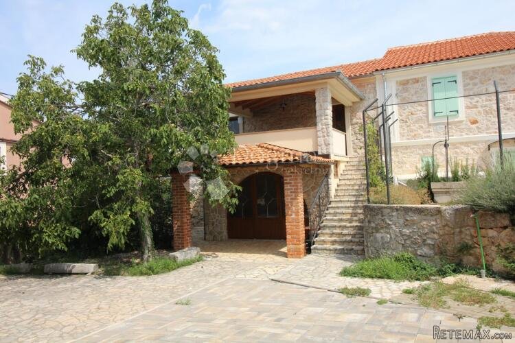 Kamena kuća s bazenom i velikom okućnicom - 3
