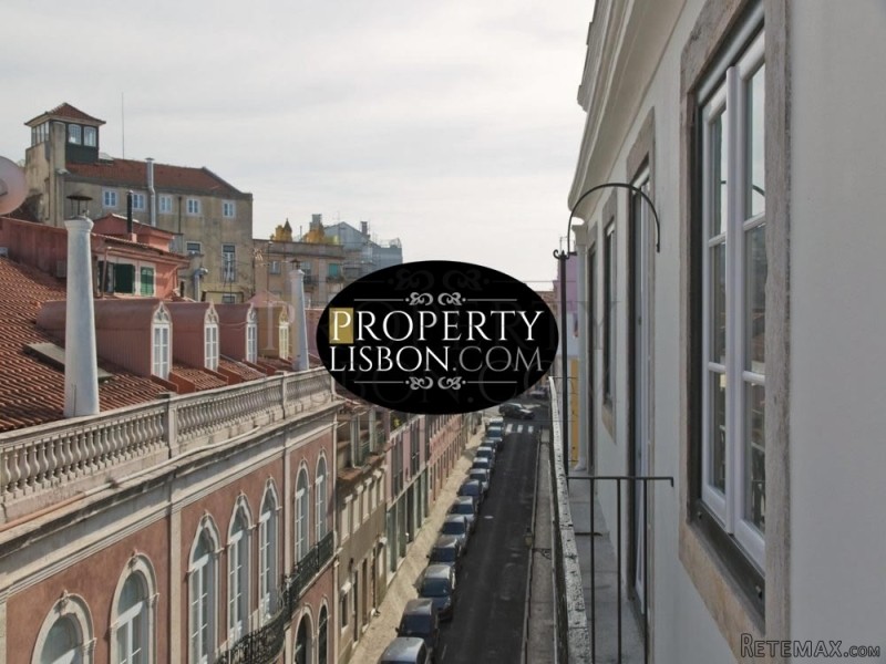 Fully furnished 1-bedroom penthouse..