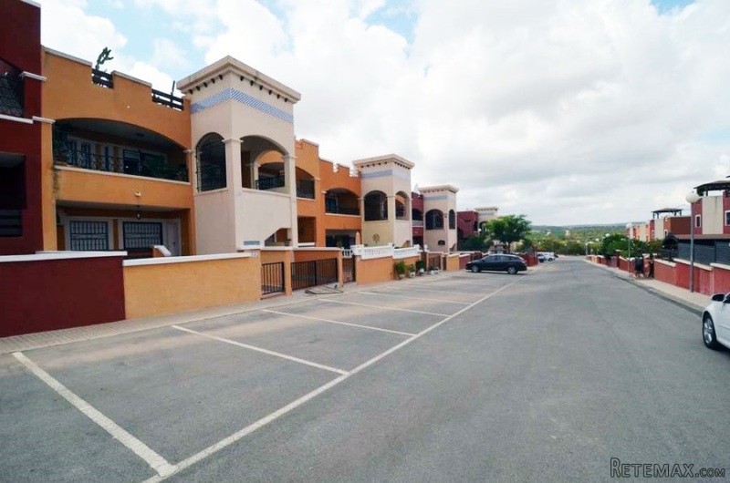 Los Altos Stunning Top Floor Apartment..