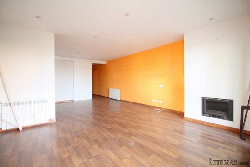 Repossessed 4 bedroom apartment in Palma - 2