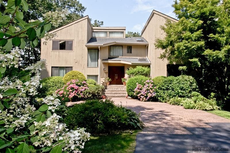 3 bedroom House For Sale: 23 Pine Hill..