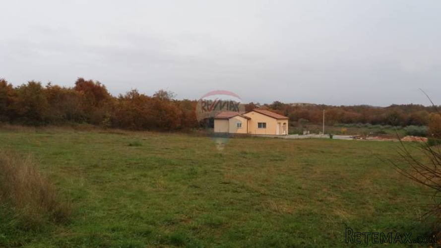 Poreč - okolica: lijepo građevinsko zemljište
