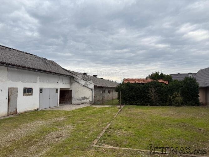 Kuća s gospodarskim zgradama u Gornjem Vratnu - 3