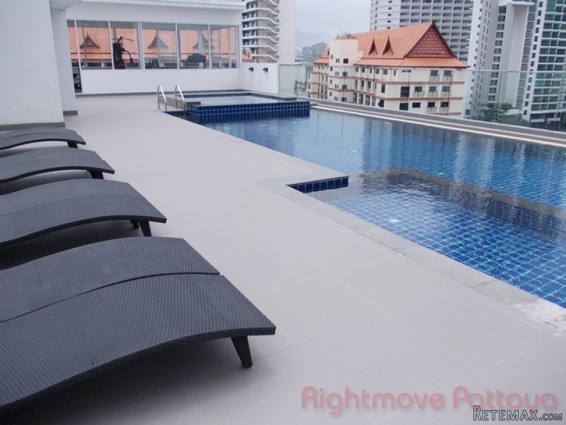 1 Bedroom Condo for sale in Wongamat -..