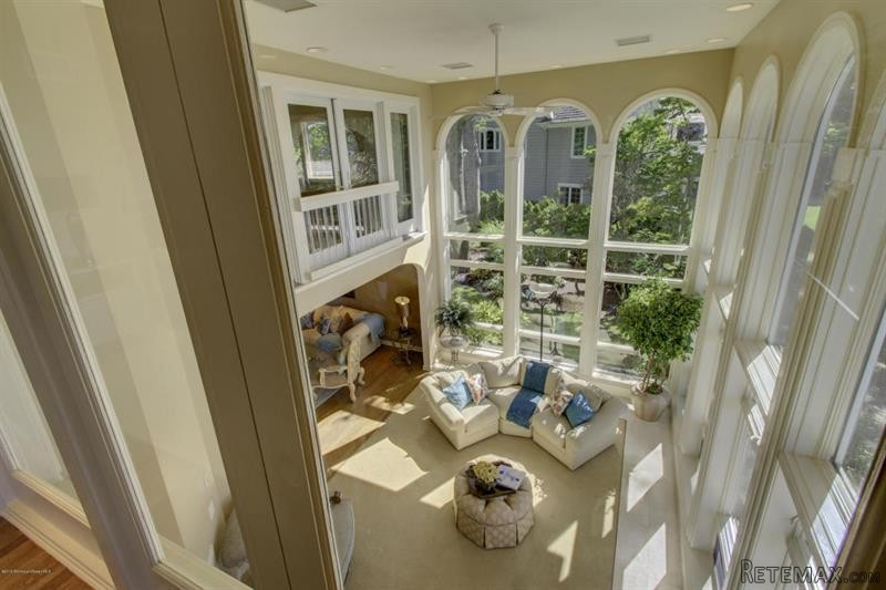 4 bedroom Detached House For Sale: 1000.. - 2