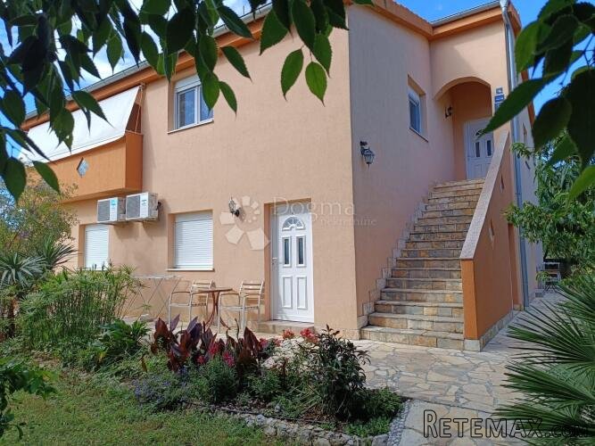KUĆA ZA ŽIVOT I INVESTICIJU S PREKRASNIM VRTOM