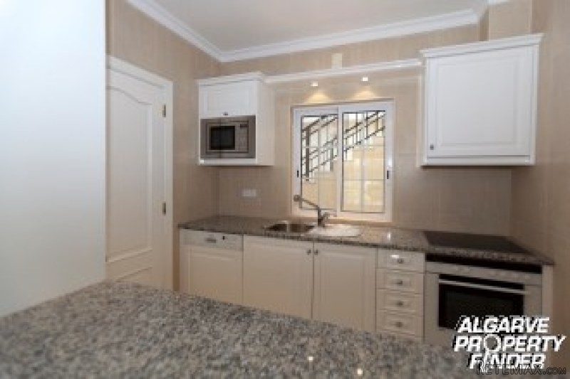 Te Koop: Appartement In Centraal.. - 2