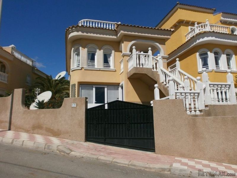 3 Bedrooms - Villa - Alicante - For Sale