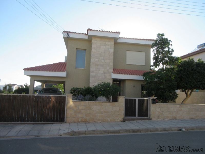 Excellent three bedroom detached house..