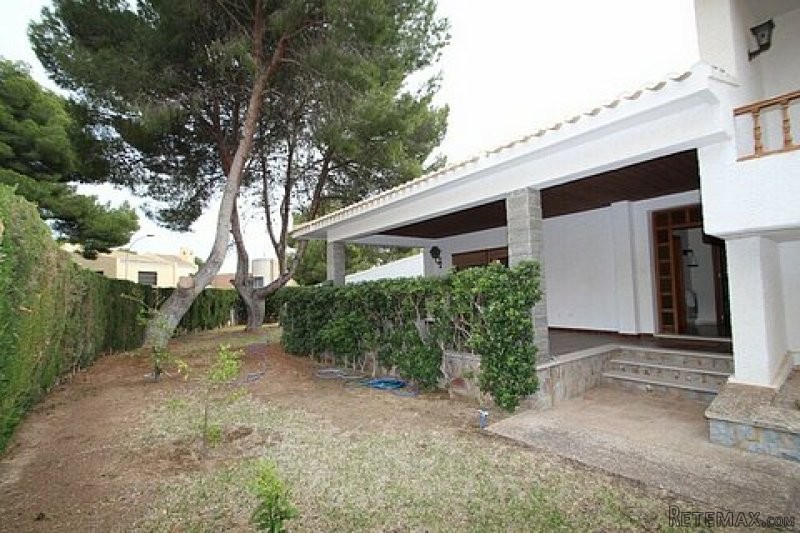 * 4 BED DETACHED VILLA - BEACHSIDE..
