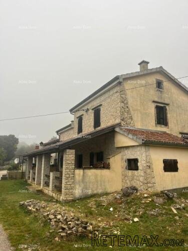 Prodaje se obiteljska kuća u mirnom dijelu okolice Labina