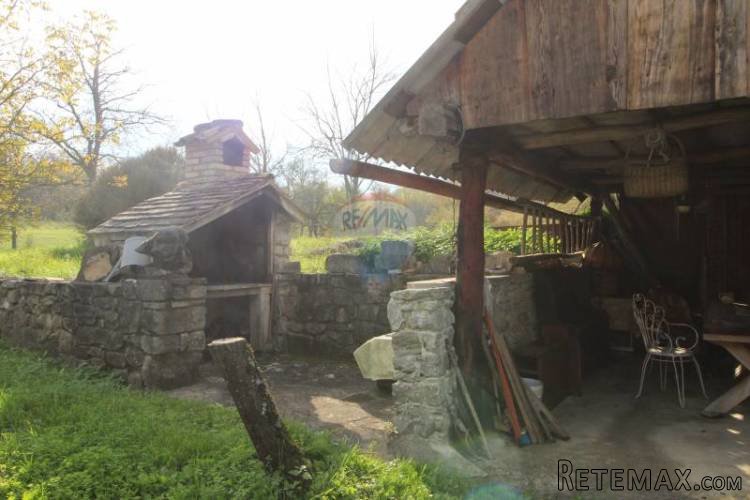 Starina za adaptaciju sa 12 000m2 okućnice - 4