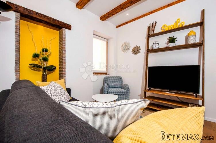 PRILIKA! Stan 40 m2 u centru Rovinja - 2