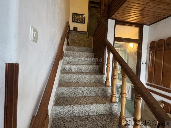 Kuća s pogledom na more u mirnom zaleđu Crikvenice - 3