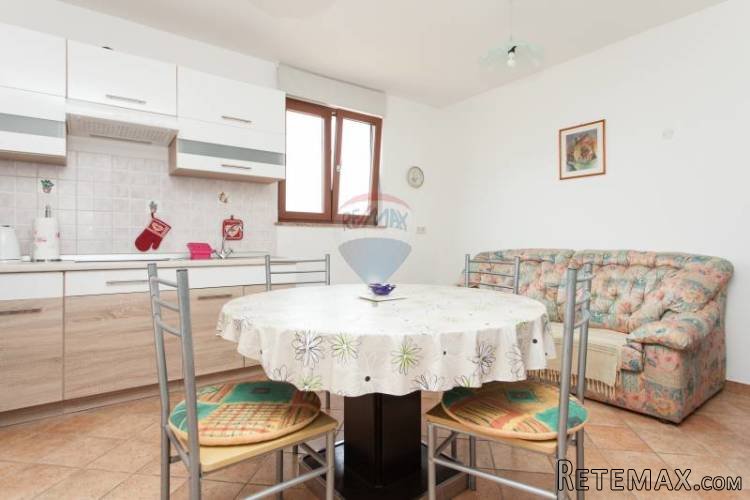 ROVINJ-imanje na velikoj parceli - 3