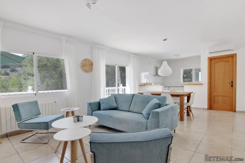 Beautifully completely renovated 4.. - 2