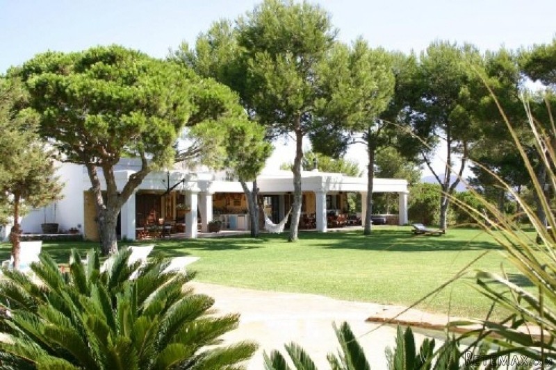 Nice property with sea views