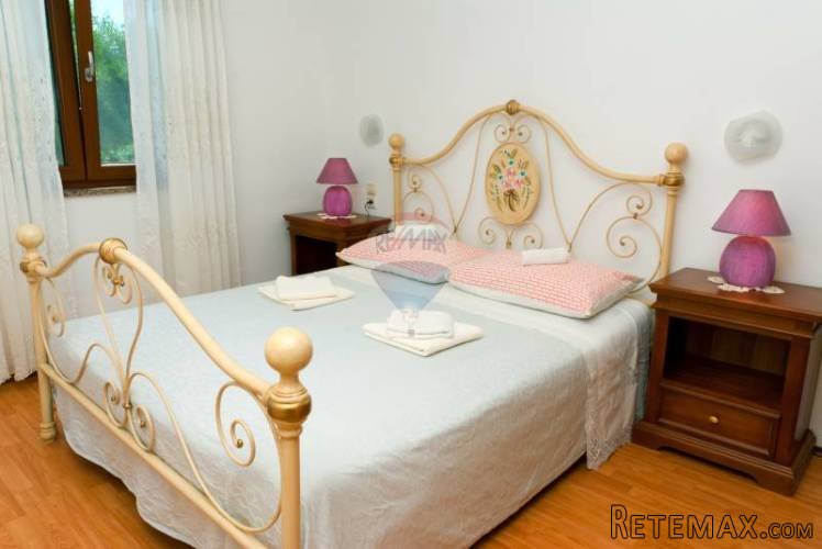 ROVINJ-imanje na velikoj parceli - 4