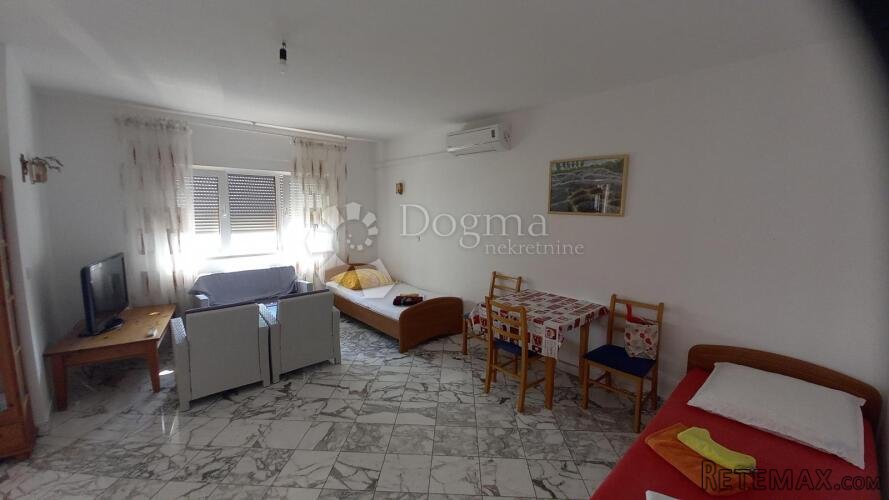 Apartmanska kuća sa velikom okućnicom - 7