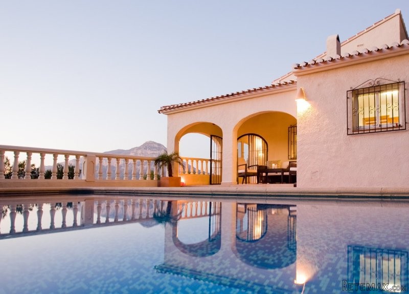 Fantastic 6 bedroom villa in Javea