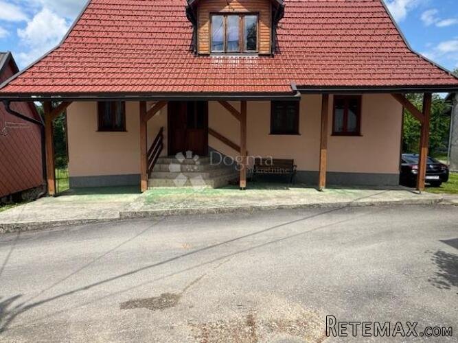 Imanje s kućom i velikom okućnicom u Vrbovskom