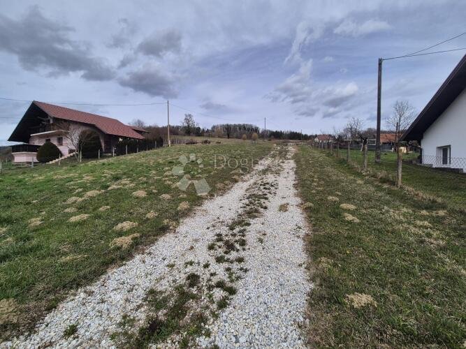 Građevinsko zemljište 1.335m² sa građevinskom dozvolom! - 2
