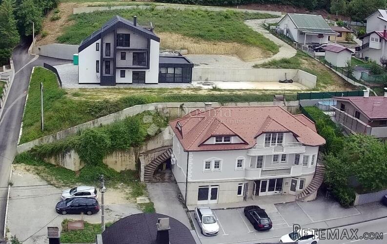 Kompletno renoviran stan u potkrovlju zgrade nadomak centra - 2