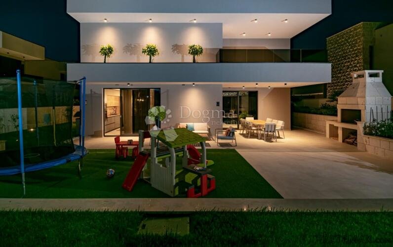 MARINA KOD TROGIRA – LUXUZNE VILLE LUCY ***** VILLA CHERRY - 2