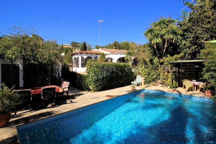 This very private and cozy property is set on a completely..