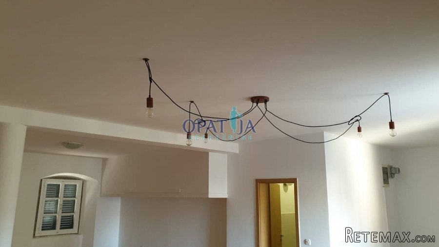 Uži centar Rijeke, iznajmljuje se poslovni prostor na 1... - 2