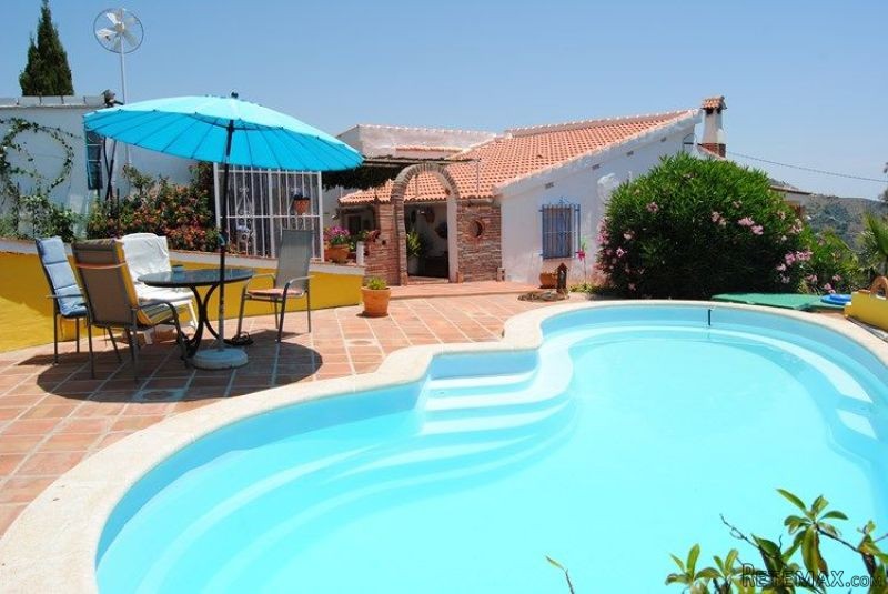 Country Houses for Sale in Competa..