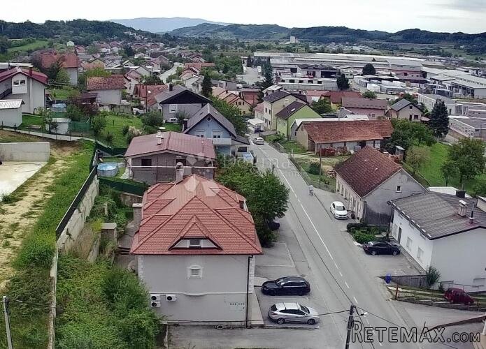 Kompletno renoviran stan u potkrovlju zgrade nadomak centra - 3