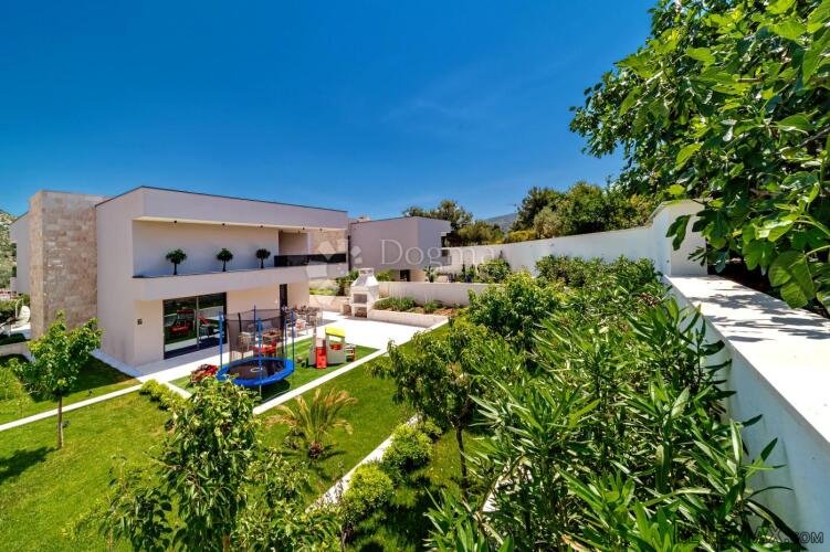 MARINA KOD TROGIRA – LUXUZNE VILLE LUCY ***** VILLA CHERRY - 3