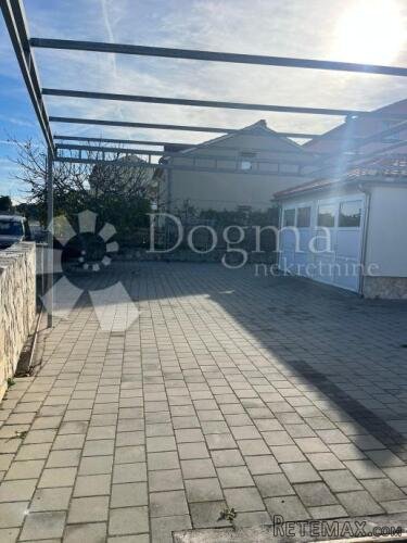 Pirovac - Apartmanska kuća s lijepom okućnicom - 3