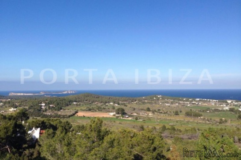 High quality, modern villa near Cala..
