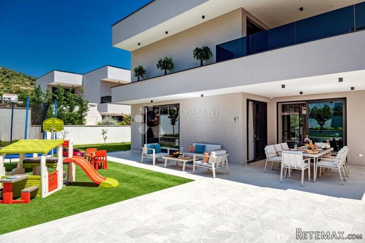 MARINA KOD TROGIRA – LUXUZNE VILLE LUCY ***** VILLA CHERRY - 4