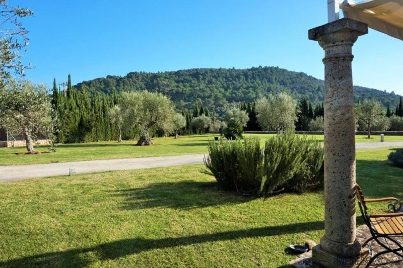 Prestigious country home in a.. - 2