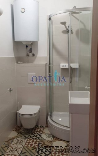 Uži centar Rijeke, iznajmljuje se poslovni prostor na 1... - 4