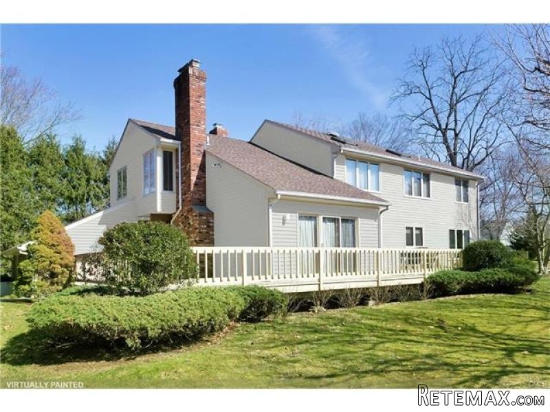 4 bedroom House For Sale: 9 WEEDS.. - 2